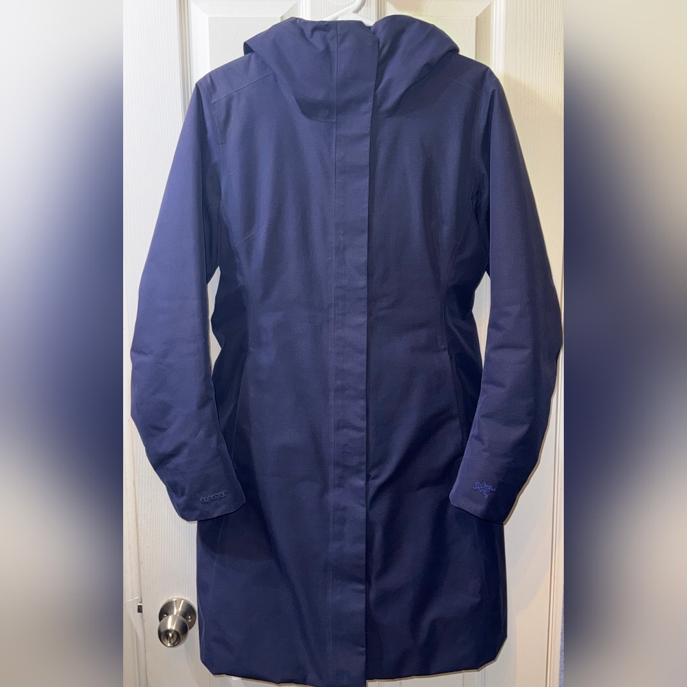 Like NEW Women's Arc'teryx Patera Parka And Fleece Mittens. Size M